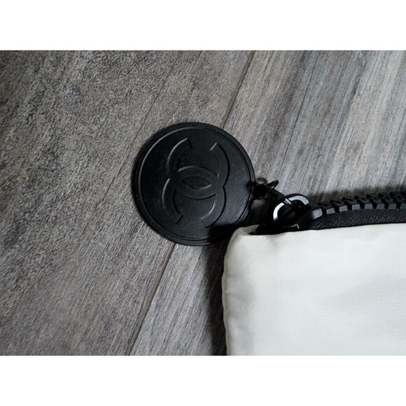 Chanel Beaute White Mini Pouch Makeup Cosmetic Bag Novelty from USA GWP - Picture 4 of 6